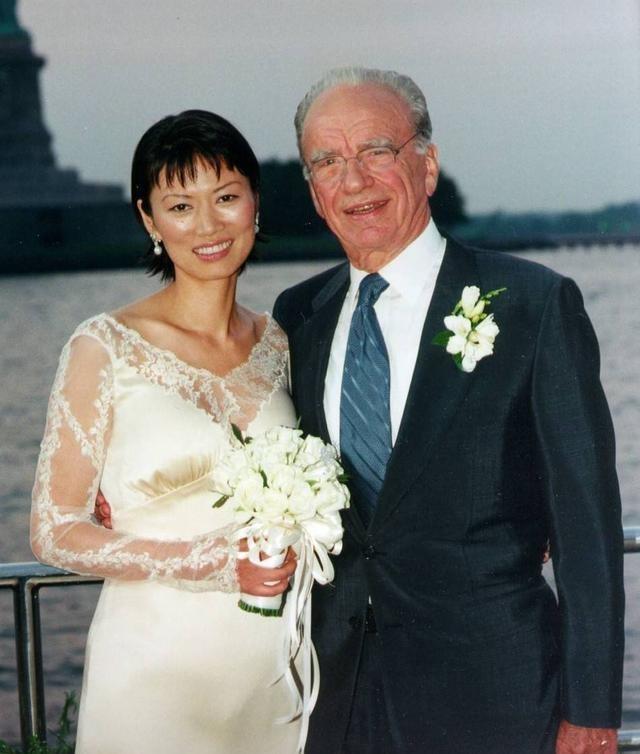 睡完首富睡总统！从厂妹到顶级名媛，靠男人捞到268亿，她凭啥？