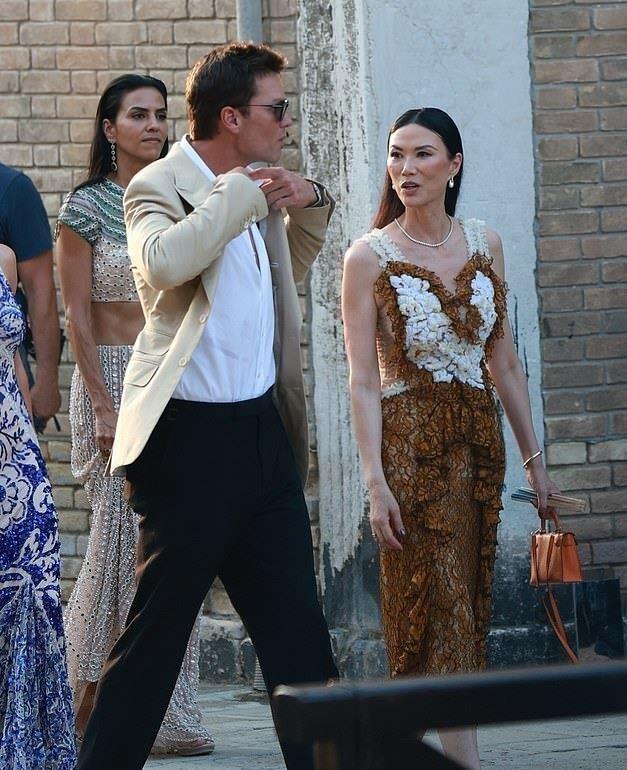 睡完首富睡总统！从厂妹到顶级名媛，靠男人捞到268亿，她凭啥？