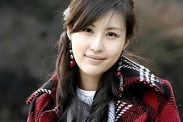 都说英雄难过美人关，74岁的王石，这辈子就栽在田朴珺身上