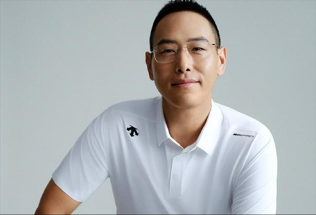 都说英雄难过美人关，74岁的王石，这辈子就栽在田朴珺身上