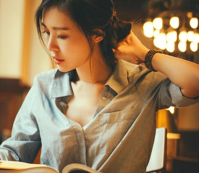 都说英雄难过美人关，74岁的王石，这辈子就栽在田朴珺身上