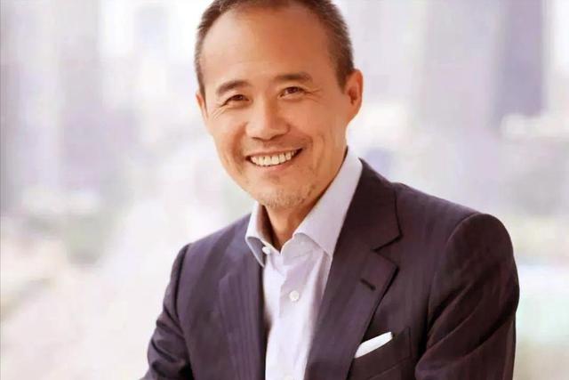 都说英雄难过美人关，74岁的王石，这辈子就栽在田朴珺身上