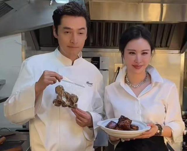 都说英雄难过美人关，74岁的王石，这辈子就栽在田朴珺身上