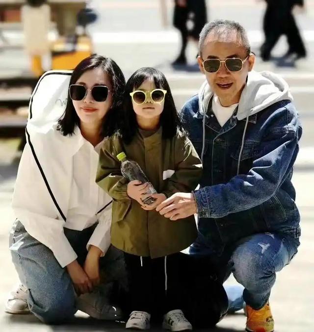 都说英雄难过美人关，74岁的王石，这辈子就栽在田朴珺身上