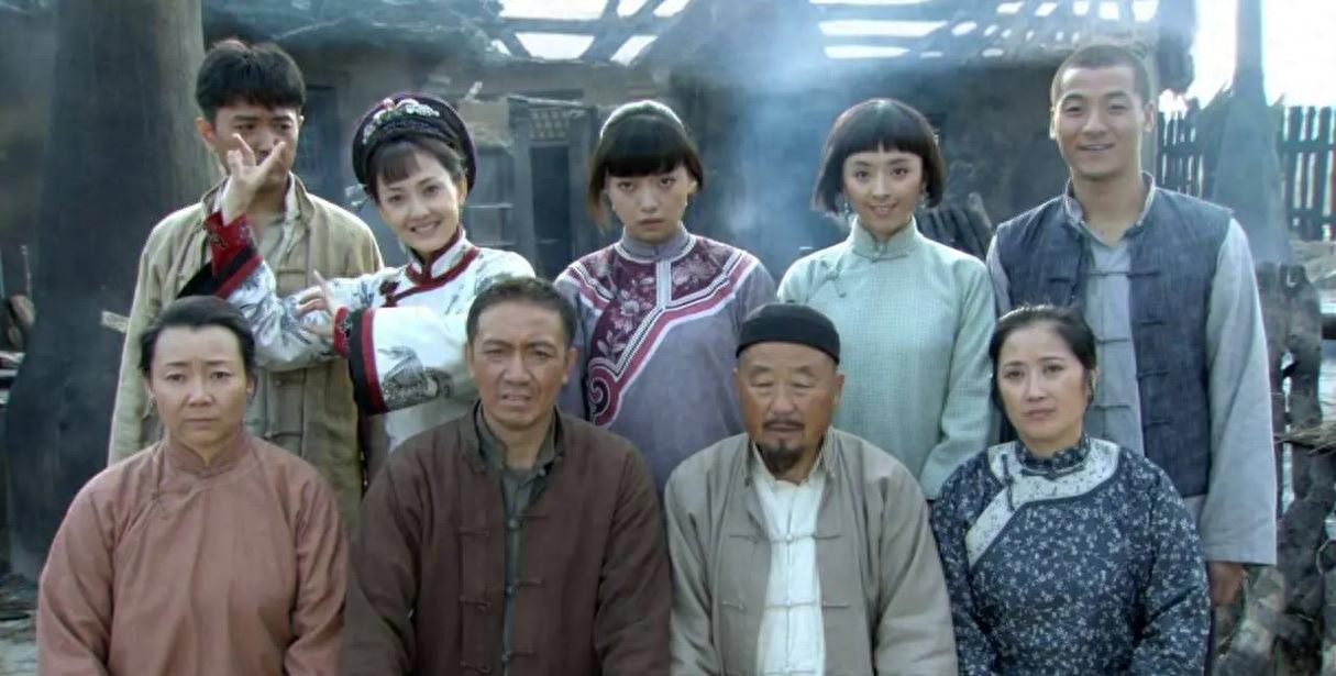 2025年评分最高的10部“年代剧”，《老舅》仅第3，第1实至名归